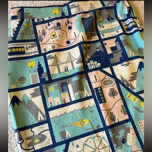 Chumbak brand stretchy pencil skirt with city designs. Marked size 24 (kid10/12) - Picture 2 of 3